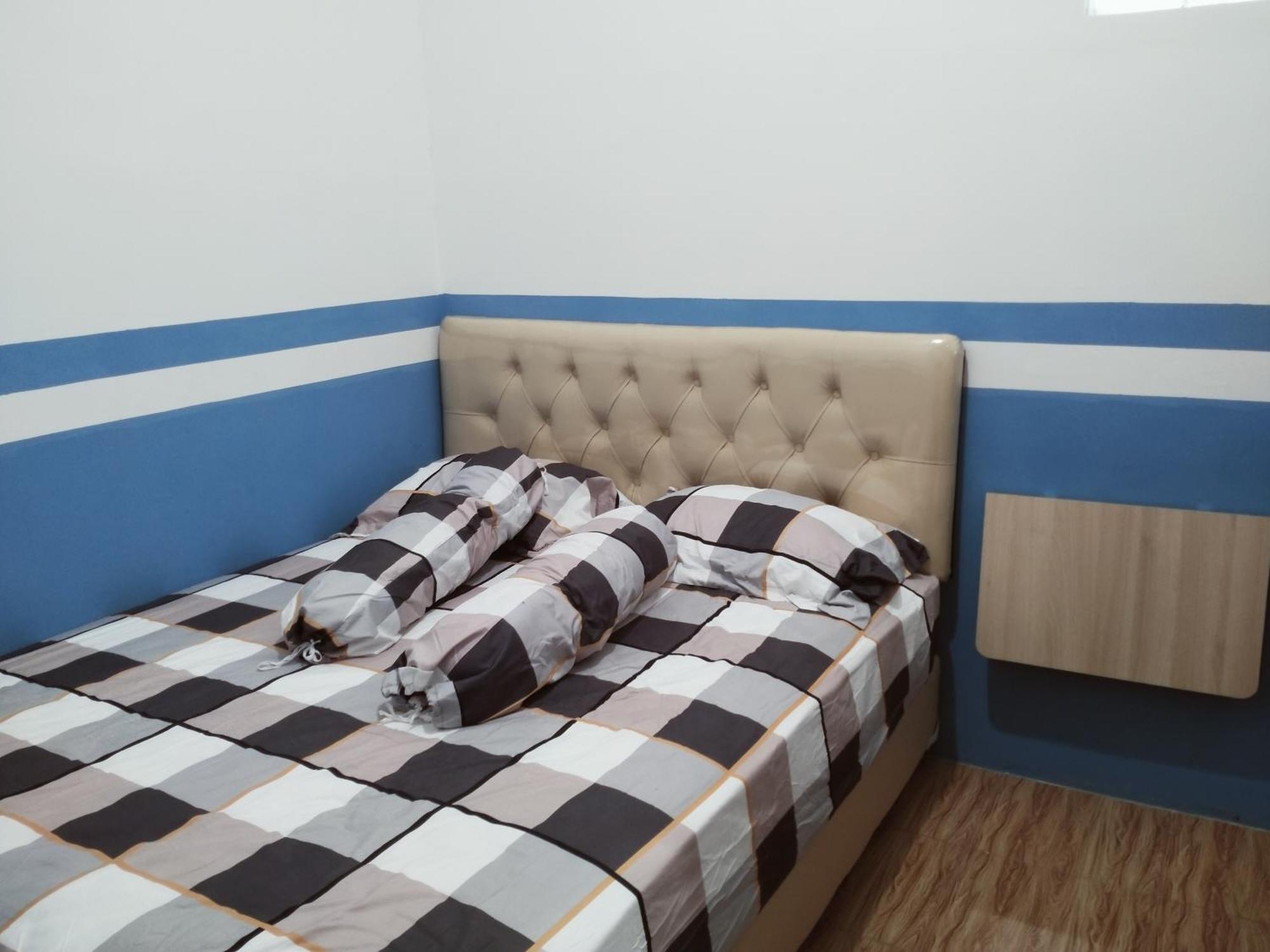Penginapan Banyu Biruku Kotaanyar Exterior photo